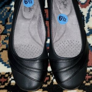Never worn Life Stride black flats